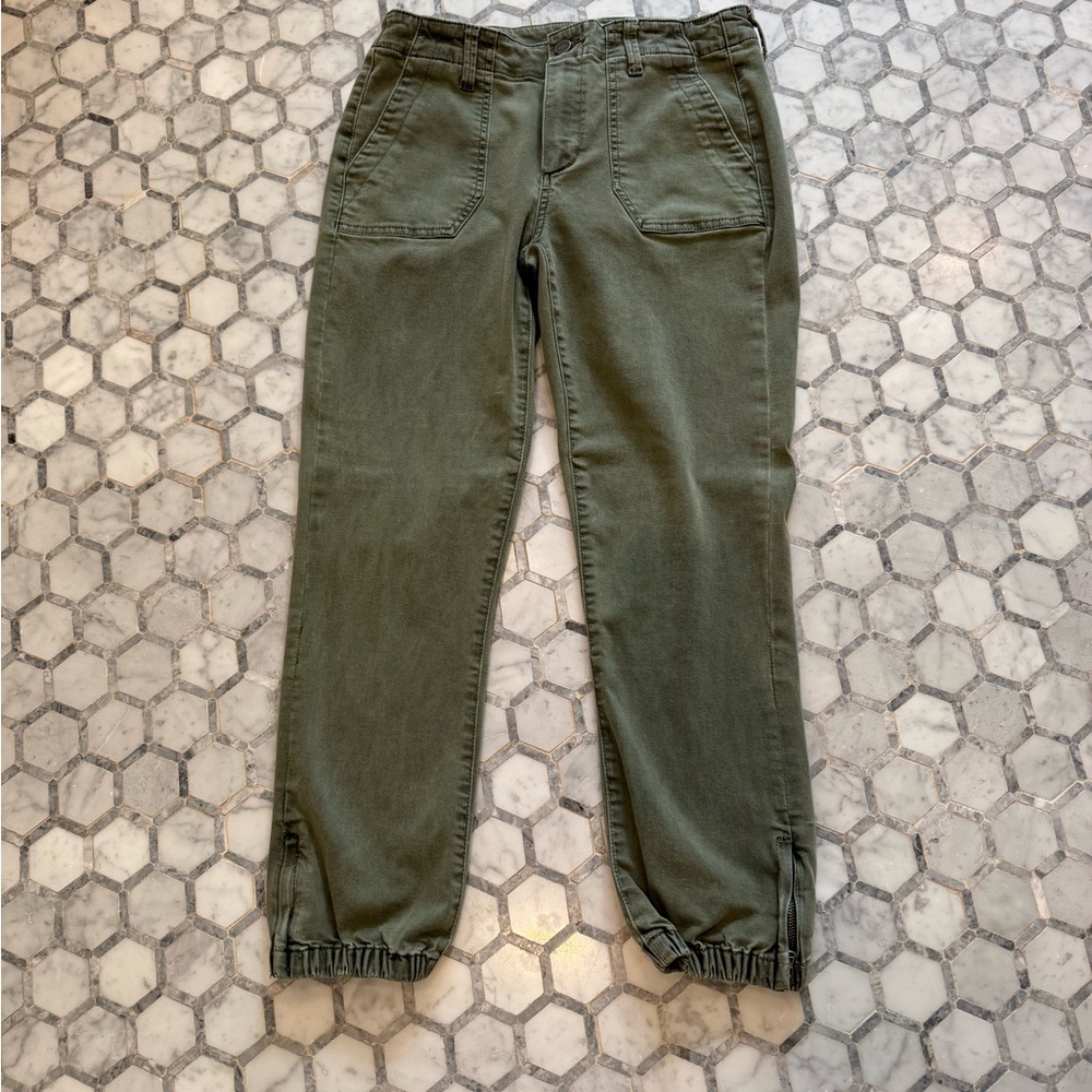 PAIGE
Mayslie Cropped Jogger Pants